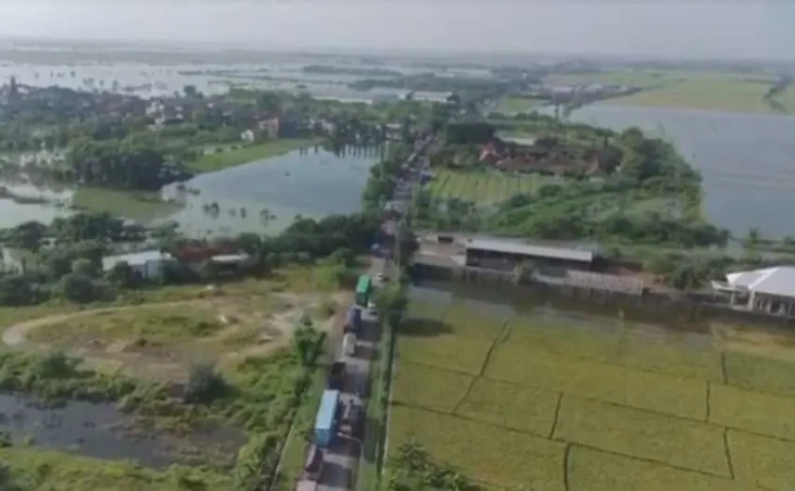 Tanggul Sungai Wulan...