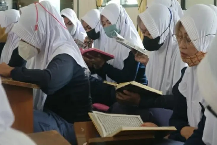 Tadarusan di Bulan Ramadan,...