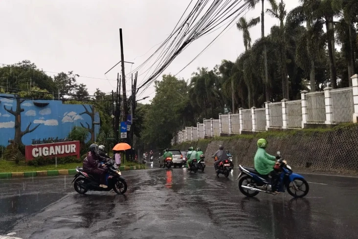 Prakiraan Cuaca Jakarta...