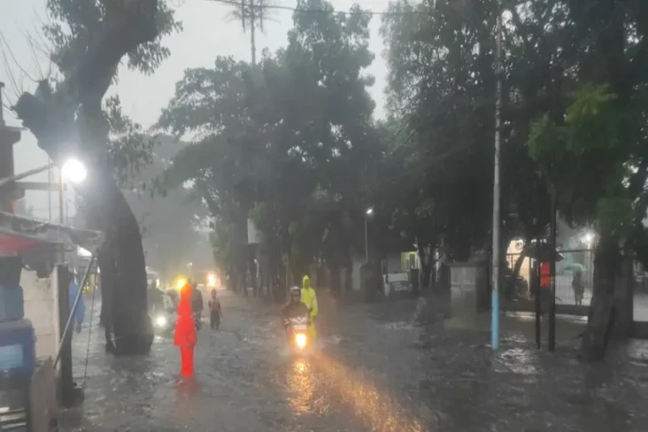 Banjir Rendam 3 RT dan...