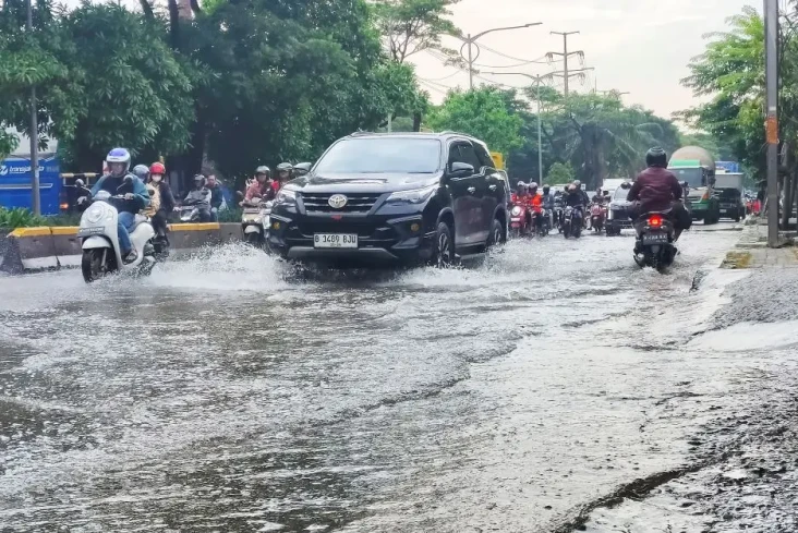 Banjir, Lalin Jalan...