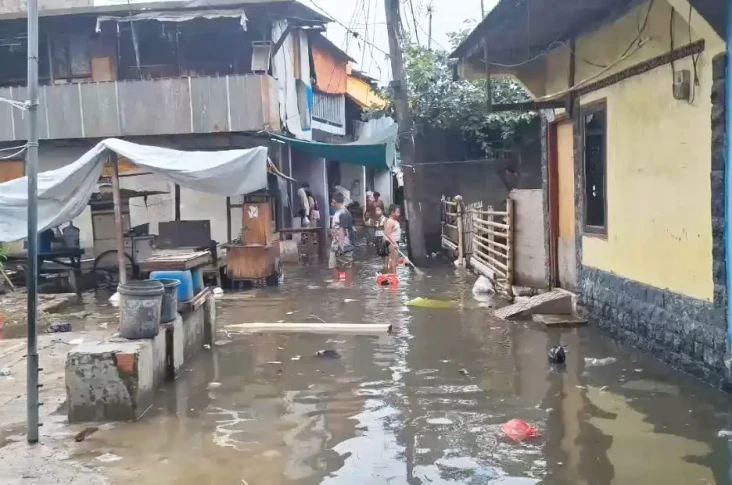 Meski Mulai Surut, 29...