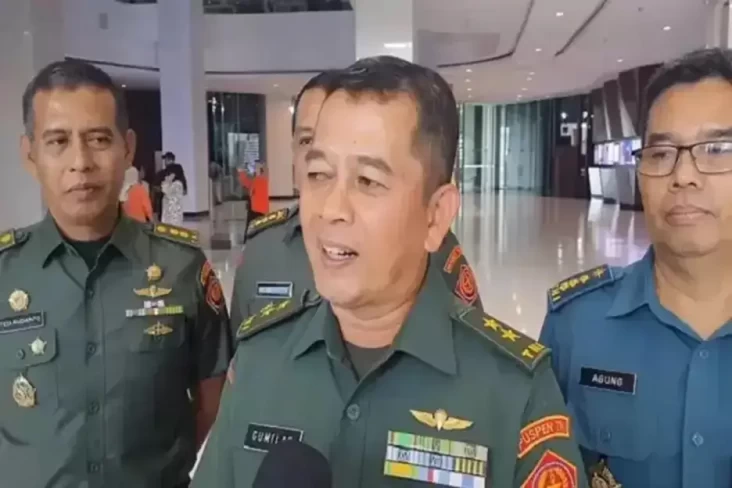 TNI Periksa Oknum Prajurit...