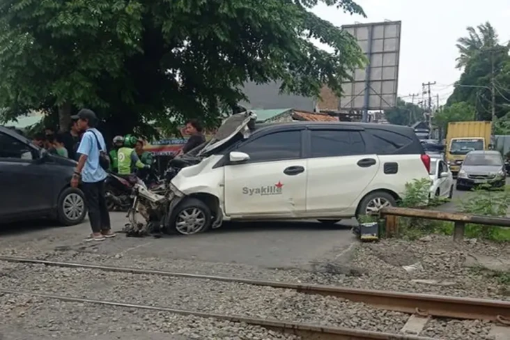 KA Airlangga Tabrak...