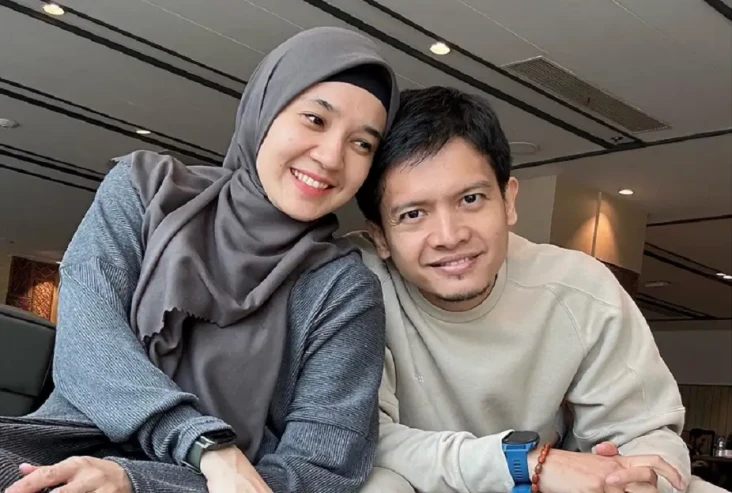Cerita Dhini Aminarti...