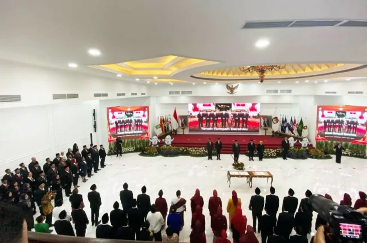 KPU Lantik Anggota Daerah...