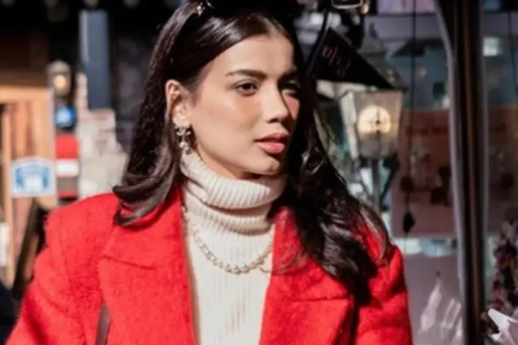 Sabrina Chairunnisa...