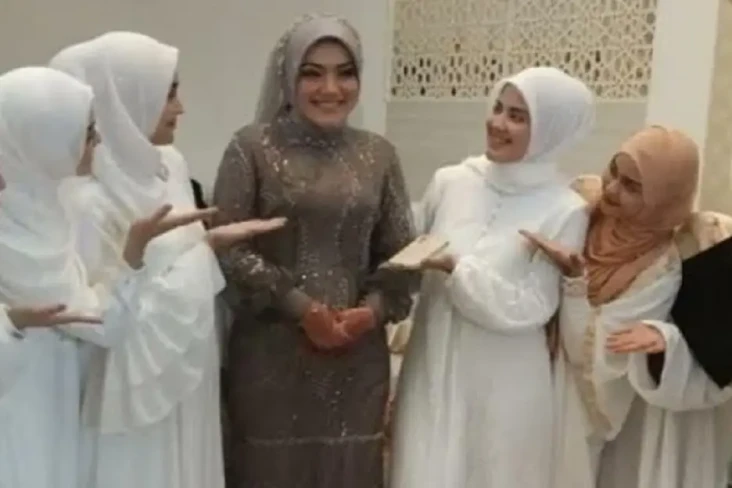 Terungkap! Nikahi Mona...