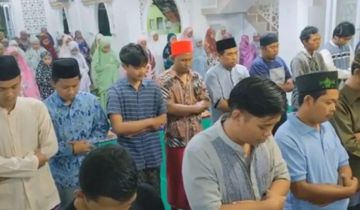 Salat Tarawih Terlama...