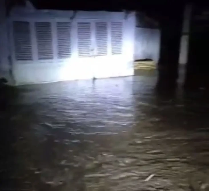 Banjir Bandang Terjang...