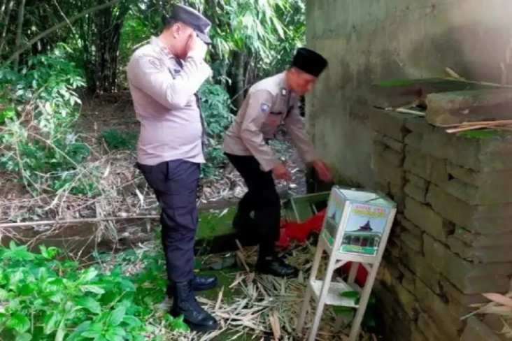 11 Kotak Amal Dibuang...