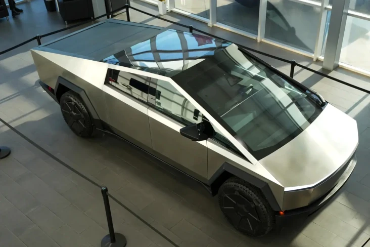Tesla Cybertruck Kini...