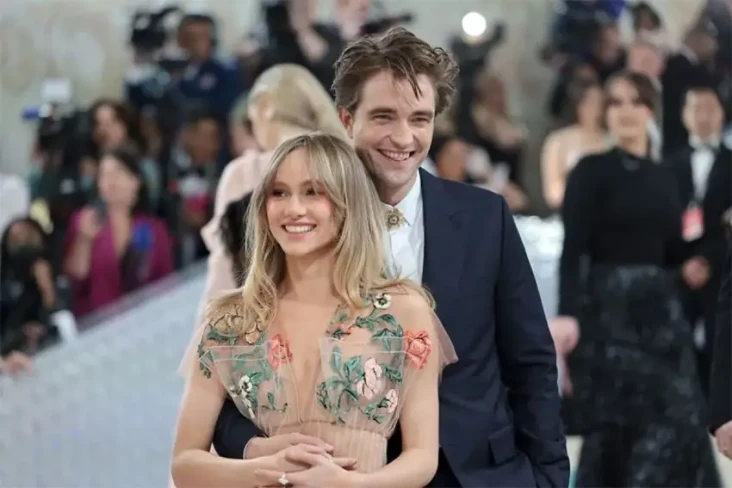 Robert Pattinson Resmi...