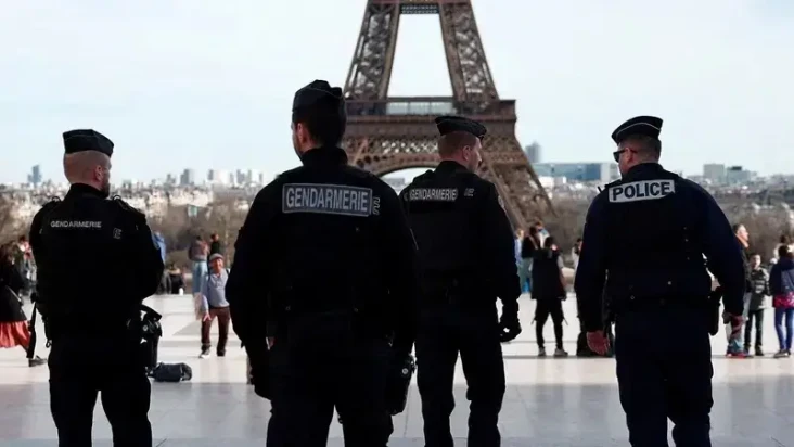 Apa Perbedaan Gendarmerie...