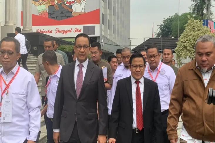 Tiba di MK, Anies-Cak...