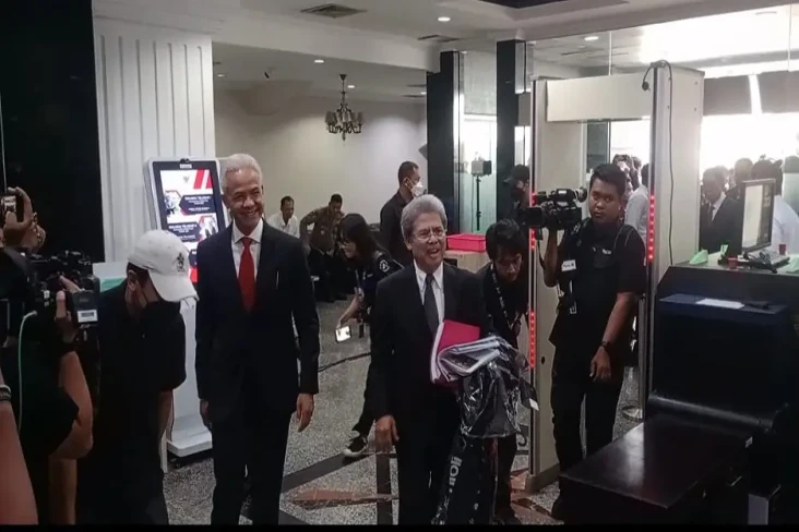 Ganjar Pranowo dan Mahfud...