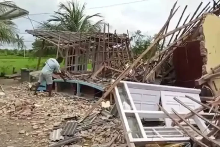 Rehabilitasi Fasum Rusak...