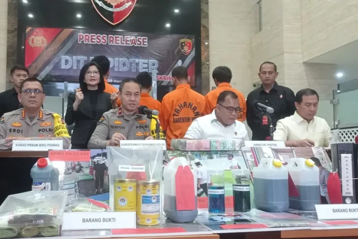 Polri Tetapkan 5 Tersangka...