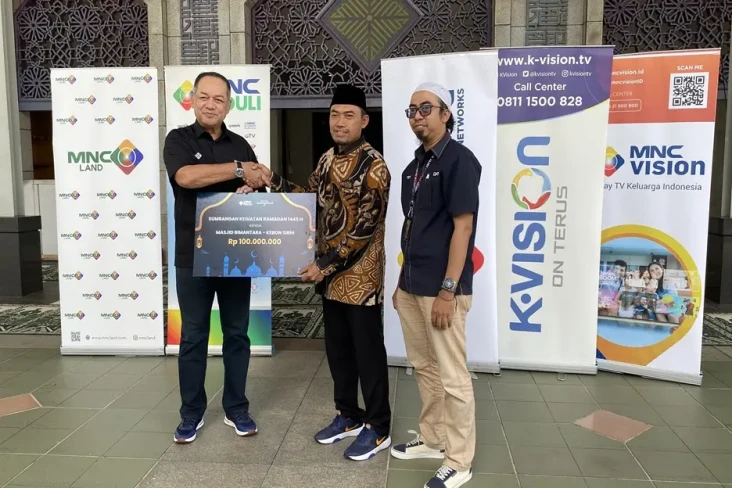 MNC Peduli Serahkan...