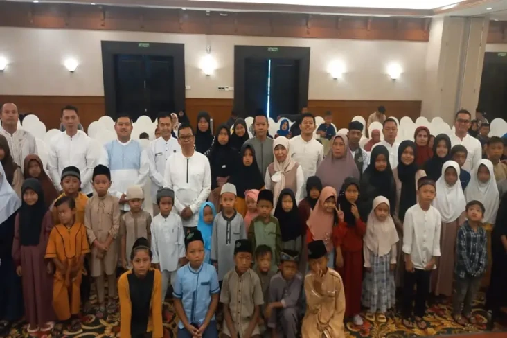 Terima Santunan dari...