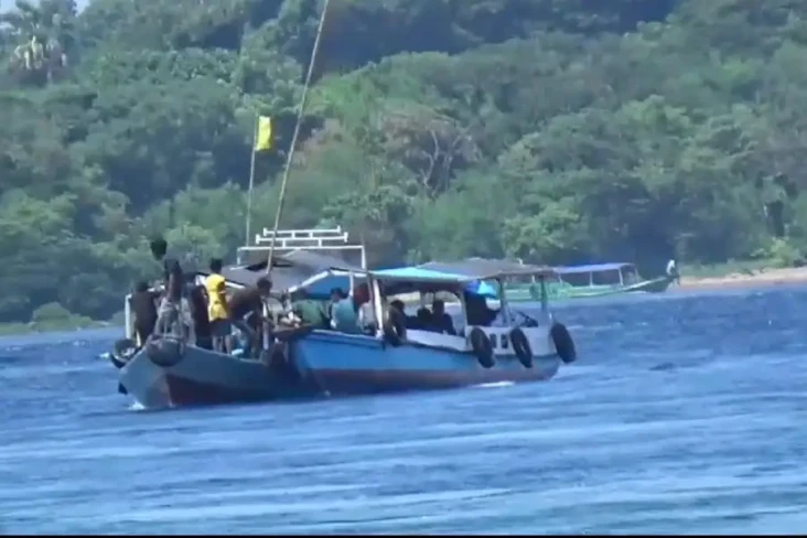 Kapal Mesin Mati, Evakuasi...