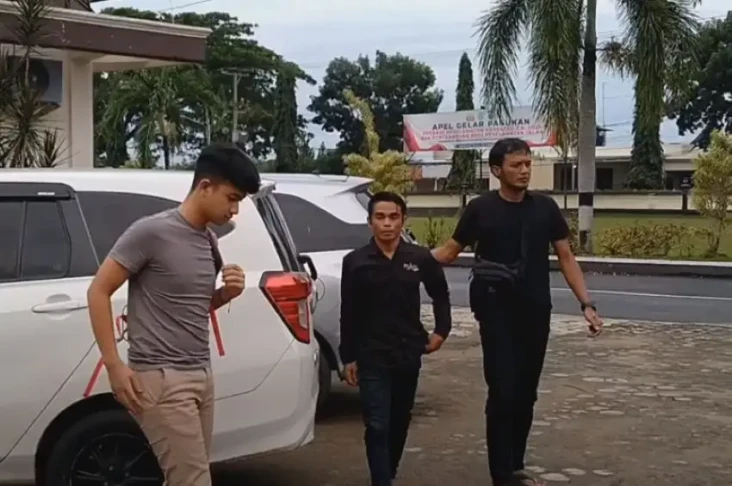 Cabuli Anak Tiri yang...