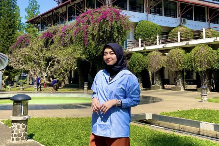 Cerita Maya Nabila,...