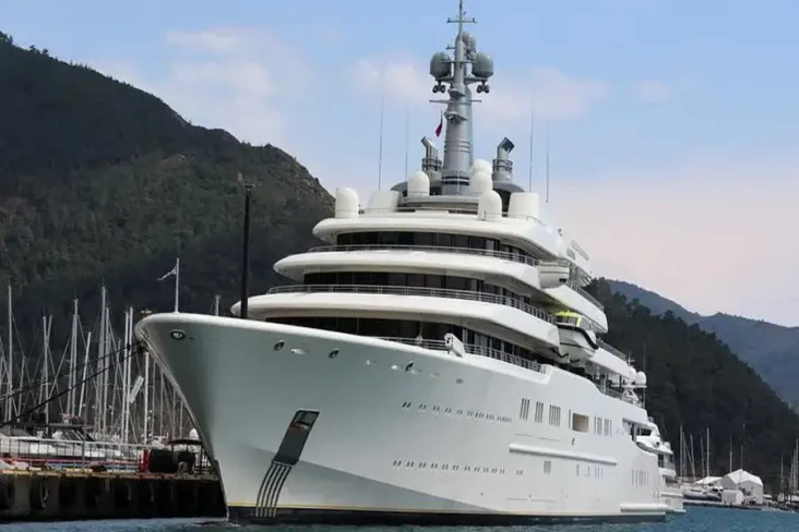 5 Superyacht Termahal...