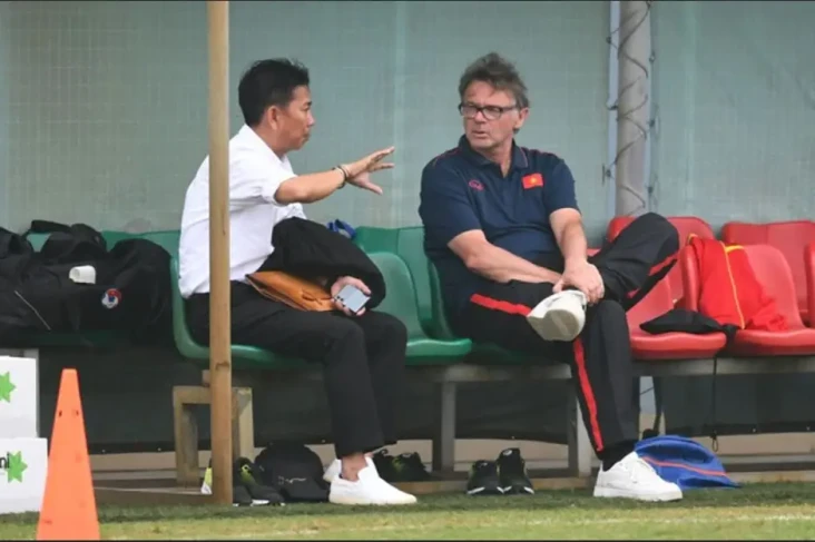 Philippe Troussier Dipecat,...