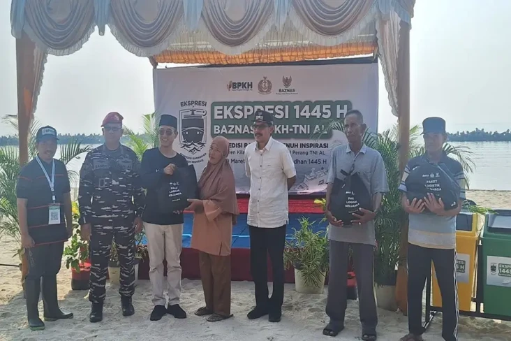 Dapat Sembako dari Baznas,...