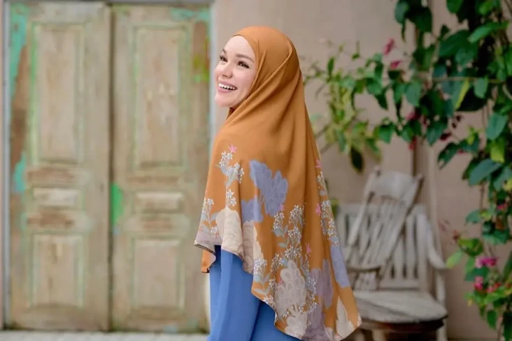 Dewi Sandra Beri Jawaban...