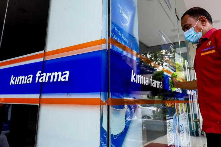 Kimia Farma Dorong Program...