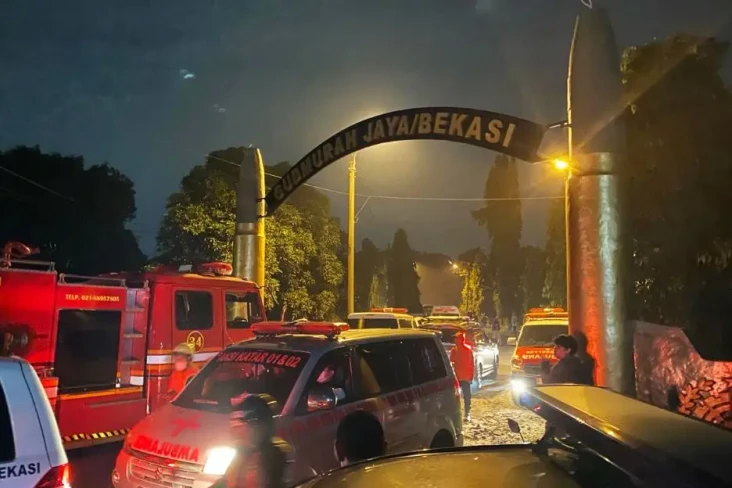 Gudang Amunisi Meledak,...