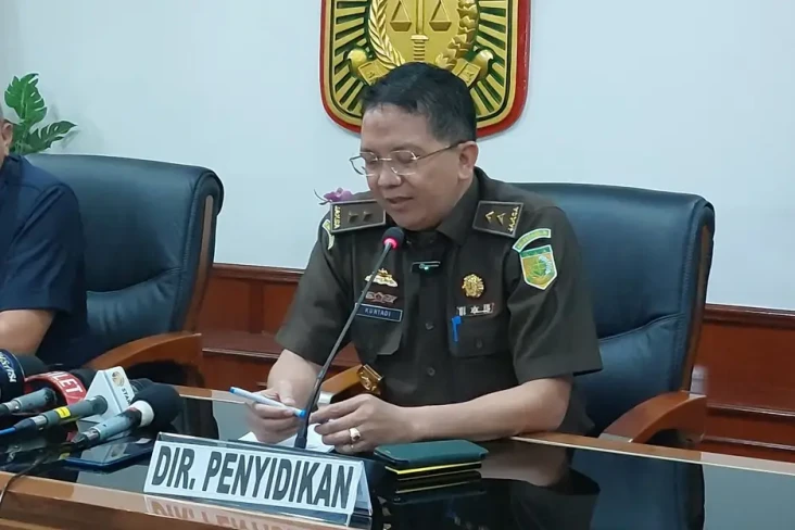Kejagung Periksa Pengusaha...