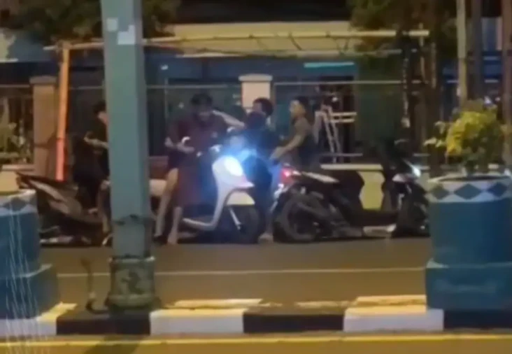 Viral 2 Wanita Berkelahi...