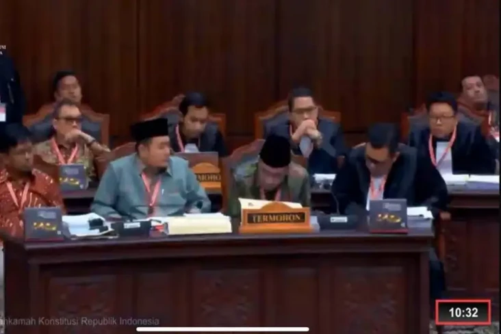 Momen Hakim Bangunkan...