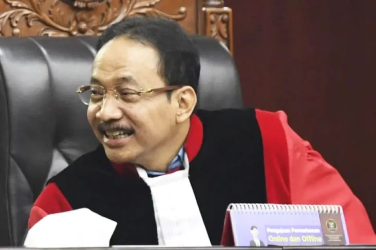 Momen Ketua MK Tahan...