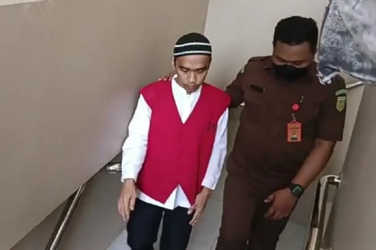 Menghina Nabi Muhammad,...