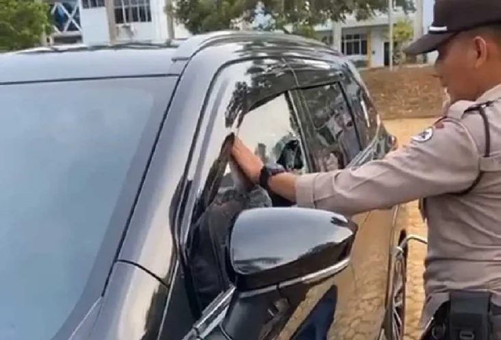 Tak Sadarkan Diri di...