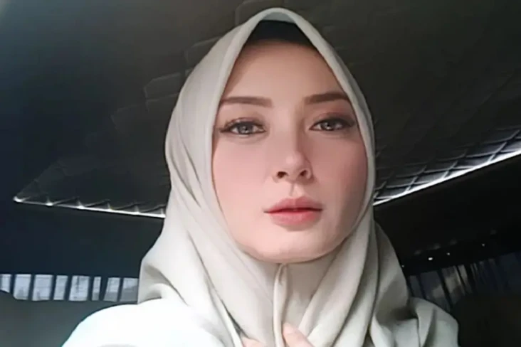 Keluarga Della Puspita...