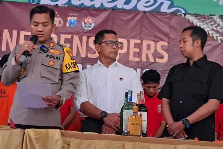 Simpan 1 Kg Bahan Peledak...
