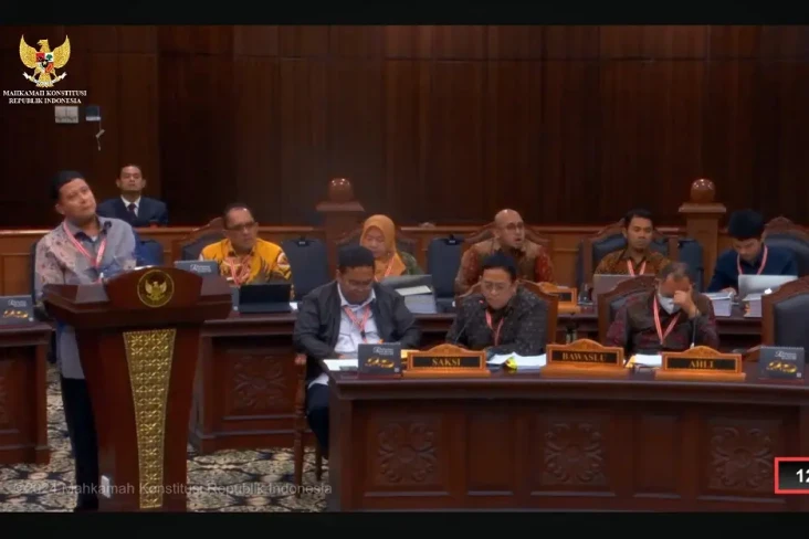 Ketua MK Tegur Anggota...