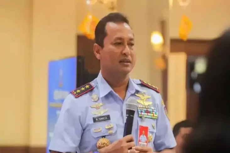 Jokowi Lantik Marsdya...