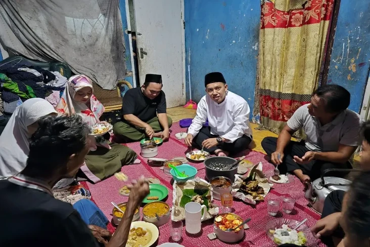 Disambut Haru, Sendi...