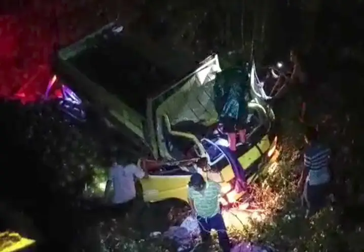 Truk Pengangkut Kelapa...