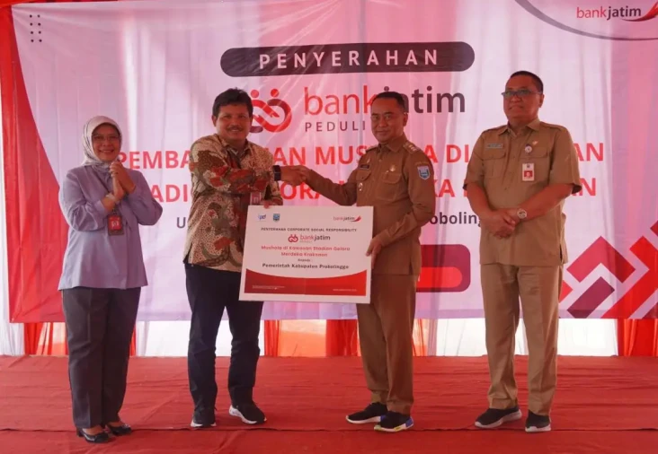 Salurkan CSR, Bank Jatim...