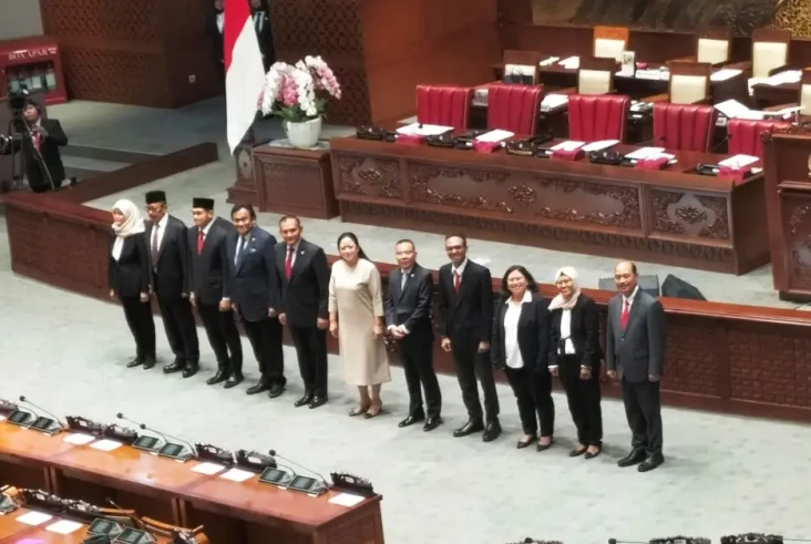 Sidang Paripurna, DPR...