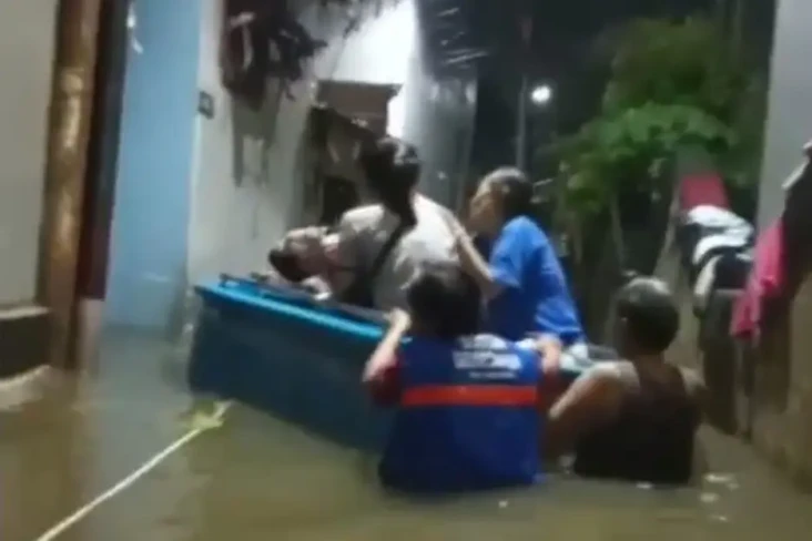 Tanggul Jebol, Banjir...