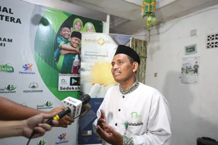 Terima Santunan dari...