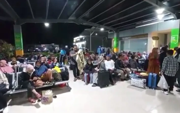 Ribuan Pemudik Padati...